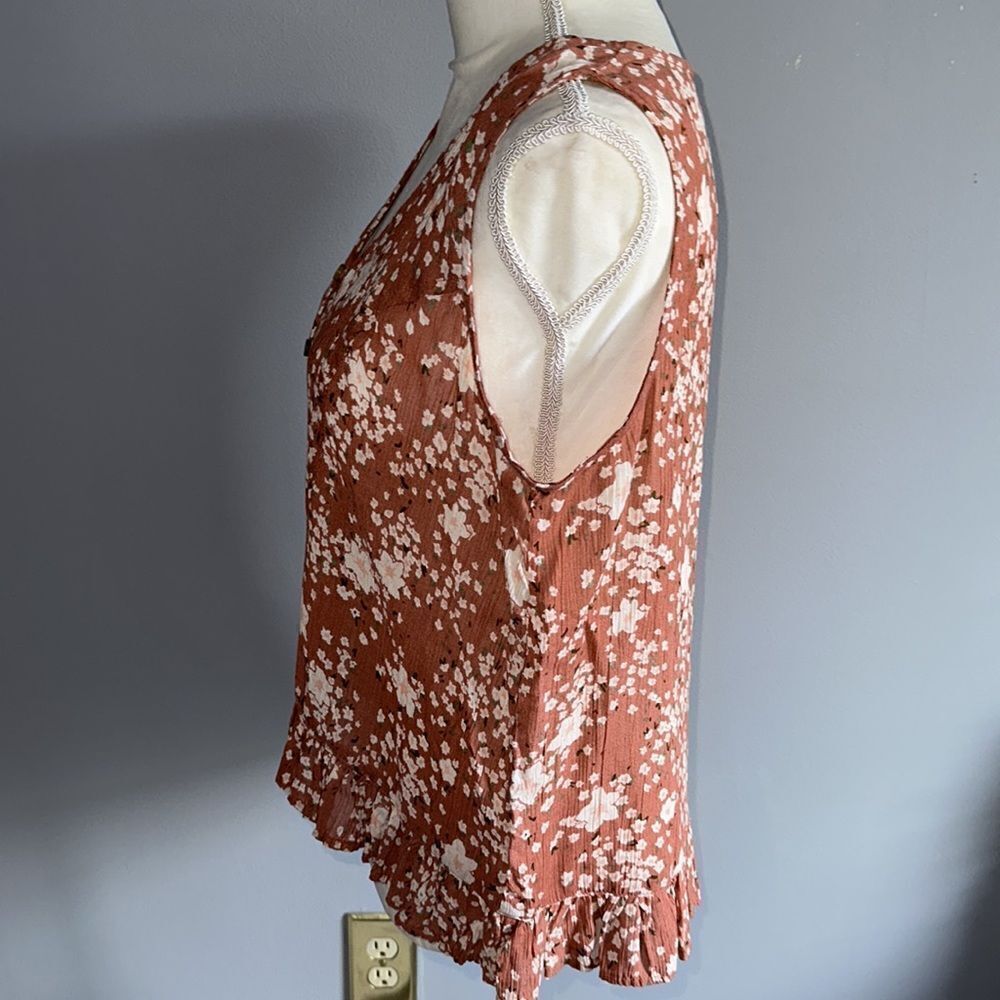 Floral Tank Top! - Picture 4 of 10